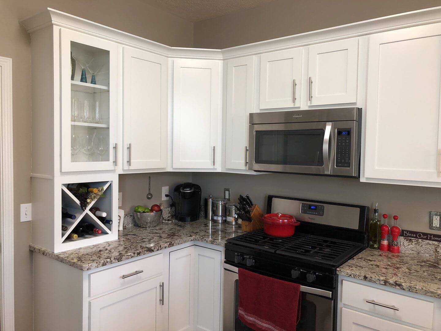 painting white kitchen cabinet should the wall match